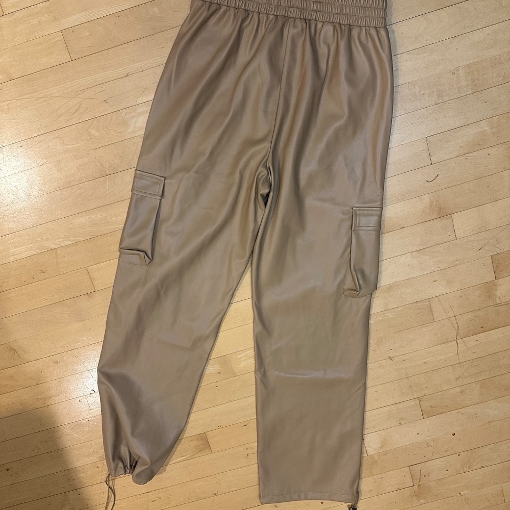 Forever 21 Beige Vegan Cargo jogger, L,  P1366 - Picture 9 of 9